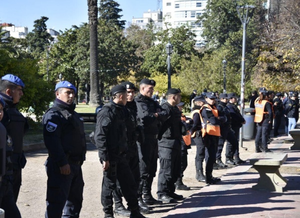 Sobreseyeron al policía de La Plata acusado de pedir coimas a comerciantes