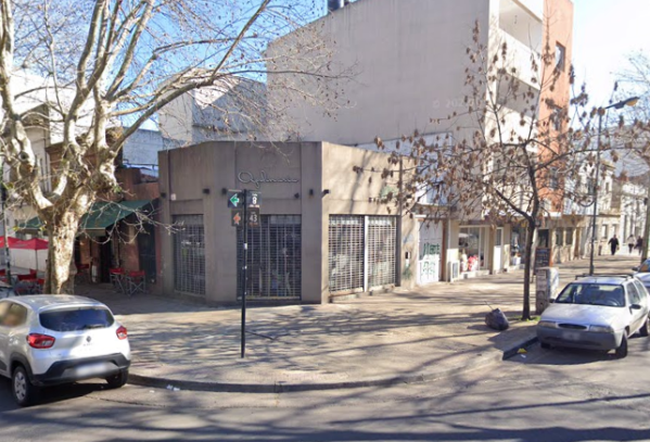 “Es infinito”: la curiosa particularidad de un cartel en pleno centro de La Plata