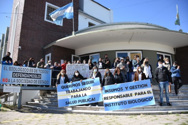 Se realizó una nueva protesta en el Instituto Biológico de Tolosa: "Queremos seguir trabajando acá"