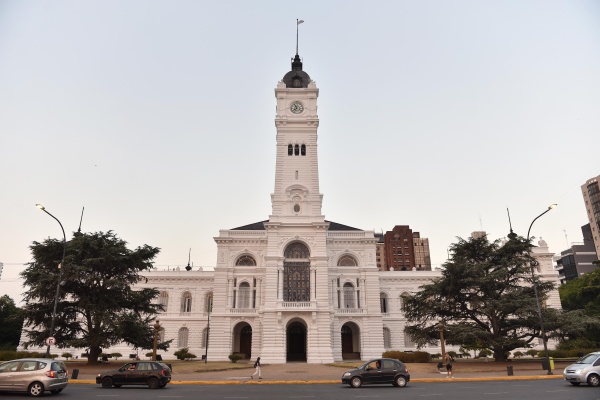 Desde la Comuna, renovaron la fachada del Palacio Municipal