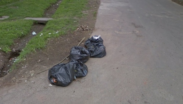 Vecinos de Tolosa piden por un conteiner de basura: “En verano sufrimos el olor que desprende que esté todo a la intemperie”