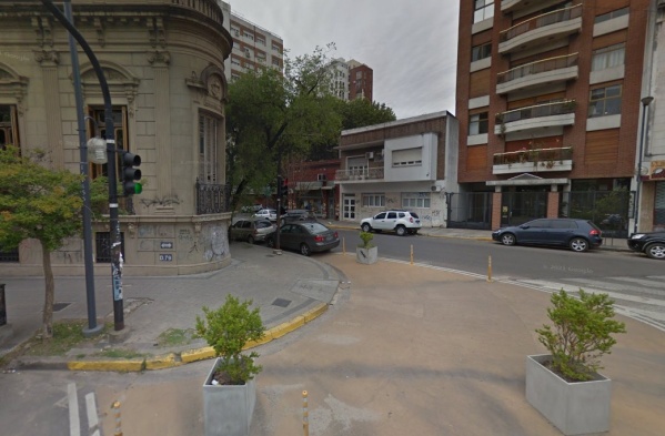 Atraparon a un delincuente mientras intentaba robarle el auto a una docente en pleno centro de La Plata