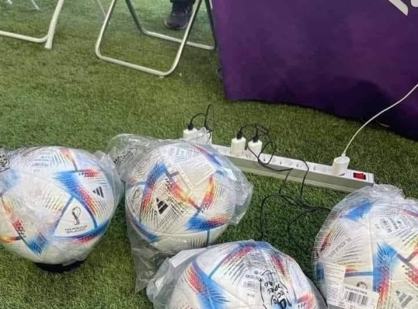 "Se patea por Bluetooth": la particular reacci&oacute;n de usuarios de Twitter al enterarse que las pelotas del mundial se cargan