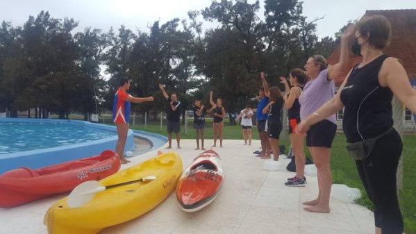 La Escuela Municipal de Kayak de La Plata ya tiene más de 70 participantes: cómo y quiénes pueden anotarse