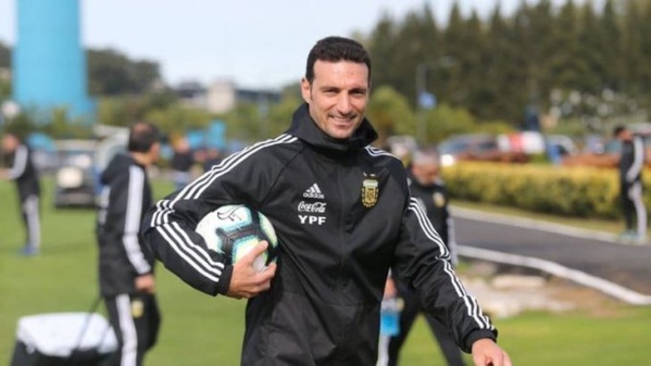 Scaloni ya cuenta con 27 jugadores y espera por Lionel Messi