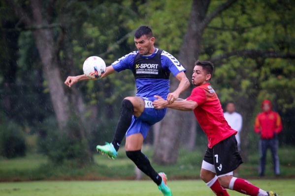 Los suplentes del Lobo le ganaron a Cambaceres en el primer turno del día