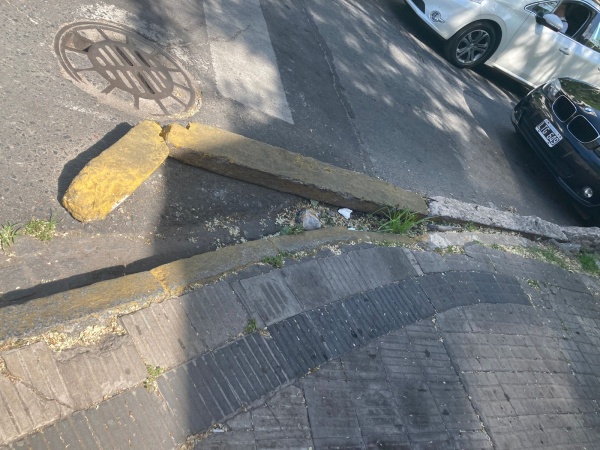 Vecinos de La Plata reclaman por el estado de las calles: "Hay un cord&oacute;n salido"