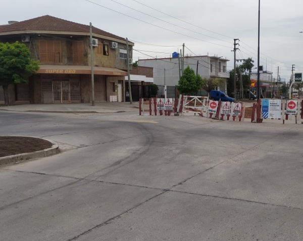 En 32 y 141 bis se quejaron por un "particular" desnivel de 40 centímetros: "Es un peligro para quienes giren"