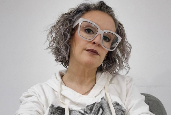 Hizo 3.000 kilómetros para que su hija viera a la abuela, pero su ex suegra no cambió: "Me dijo que estoy más gorda"