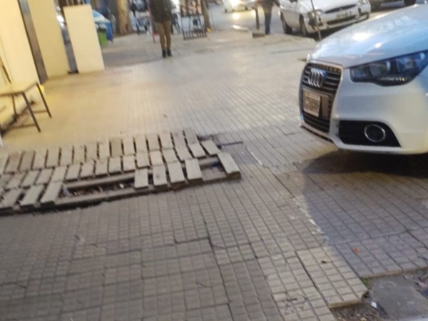En diagonal 77 y 44 denuncian un agujero sin tapar