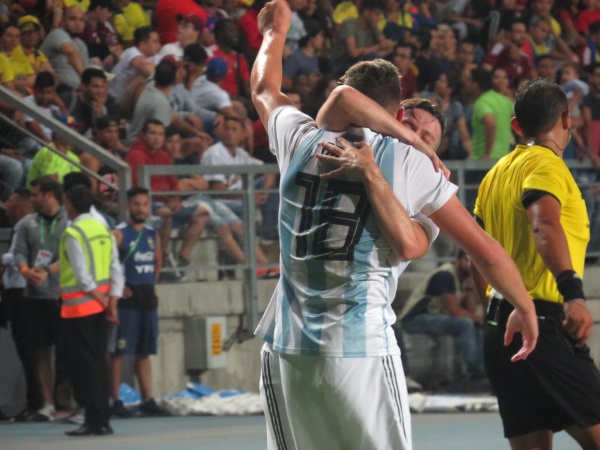 Estuvo muy cerca de jugar en el Pincha pero seguirá en Europa y lo anunciaron de una manera muy particular en su nuevo club