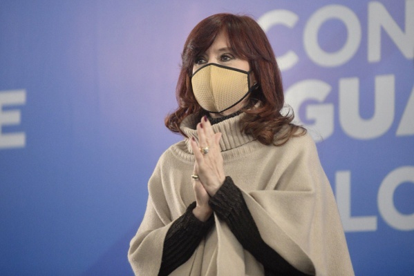 Cristina Kirchner: "Solo estando unidos vamos a superar este momento tan inédito y difícil"