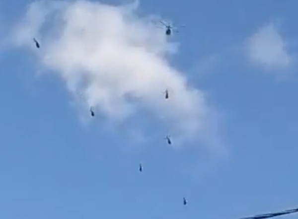 Siete helicópteros sorprendieron a los platenses: sobrevolaron con una perfecta coordinación