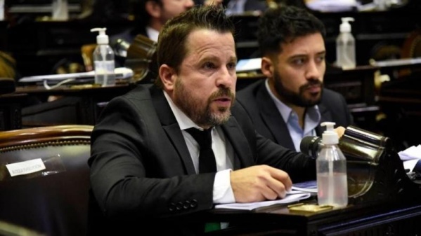 ¡Se picó en abogacía! Tetaz trató de fascista a una agrupación estudiantil y ésta lo escrachó en redes sociales