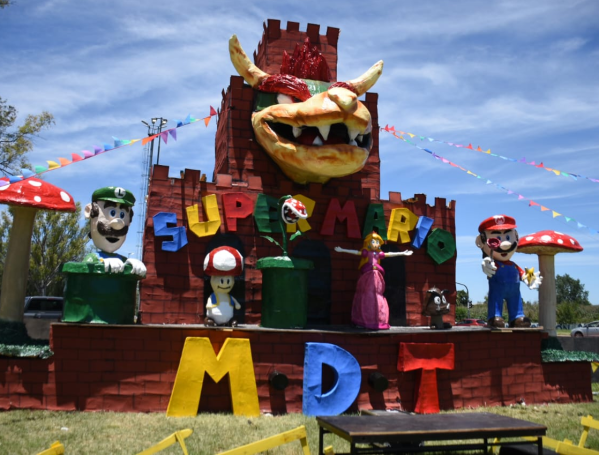 "Súper Mario" fue el muñeco de fin de año ganador con 1071 votos: también hubo premios para el segundo y tercer momo