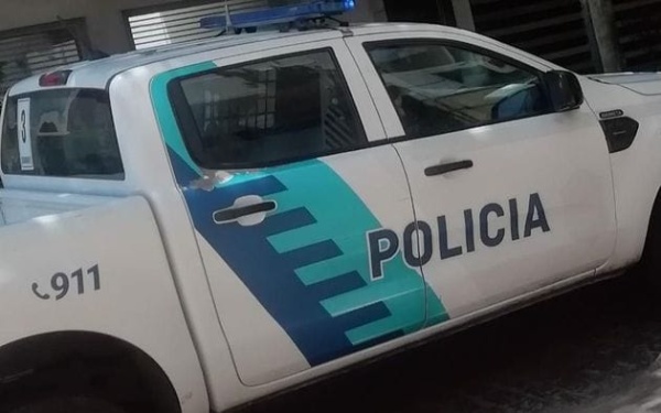 Entraron dos motochorros a una heladería de 7 y 33, robaron la recaudación y se cambiaron de ropa para no ser "reconocidos"