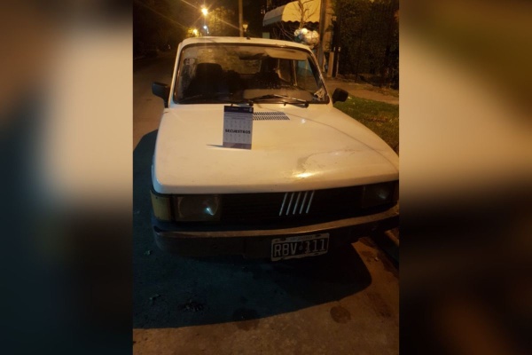 Dos robacables atacaron en City Bell y quedaron detenidos mientras circulaban en auto