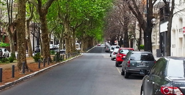 Vecinos de avenida 53 y linderos al Bosque reclaman por las picadas de motos