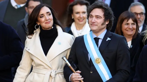 Luego de su paso por Francia, Javier Milei se presenta en La Rural y se reencuentra con Victoria Villarruel