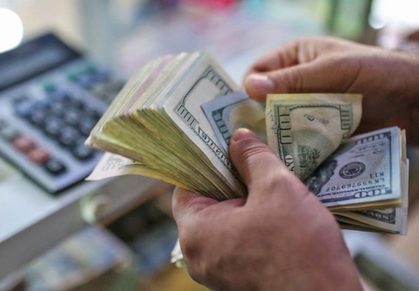 Desde el Ministerio de Economía afirmaron que el dólar oficial quedará en 350 pesos hasta el 15 de noviembre