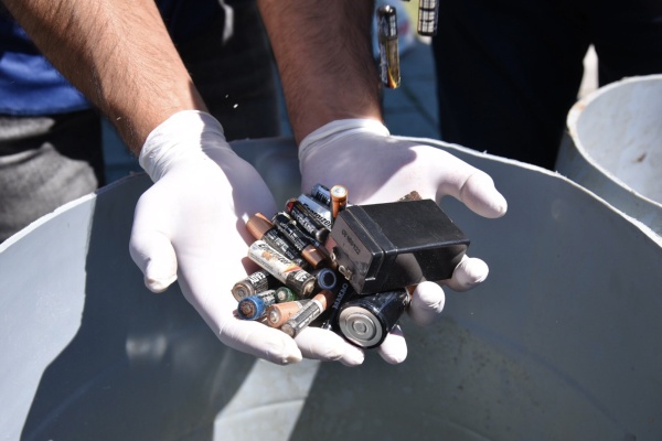 Se llegó a una tonelada y media de pilas y baterías recicladas en La Plata: el objetivo es promover el cuidado del ambiente