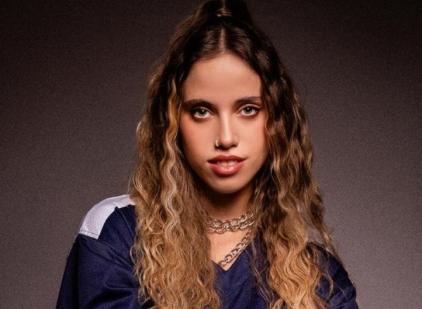 Denisse de Gran Hermano se mostró en microbikini disfrutando del verano