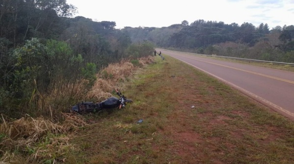 Un joven asesinó a su novia a puñaladas a la salida del boliche y cuando intentó huir chocó con su moto