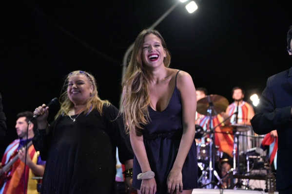 Mar&iacute;a Becerra y Barbie V&eacute;lez estuvieron presentes en el carnaval de Gualeguaych&uacute;