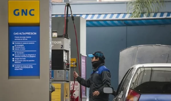 Tras la ola polar, reanudan parcialmente el suministro de gas a estaciones de GNC de La Plata