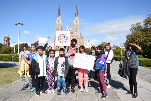 Familias piden que se reanude el servicio de transporte hasta las Casitas del Ni&ntilde;o en La Plata