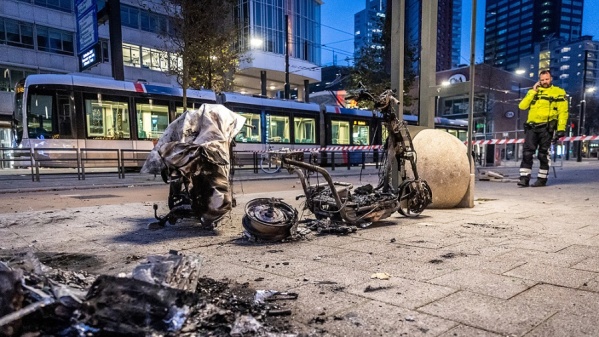 Detuvieron a 19 personas e hirieron a 5 policías en protestas anticuarentena de Holanda