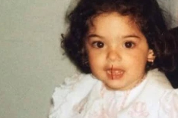 Nació en Los Hornos, un taxista abandonó a su mamá y por una "trampa" ya no pudo verla: "Le hizo firmar un documento"