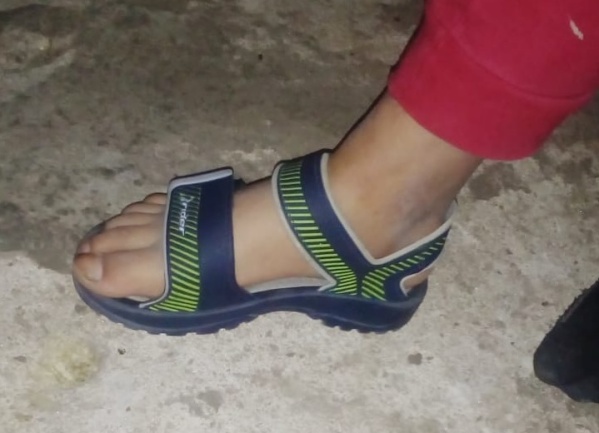 No puede volver a clases en La Plata porque no tiene zapatillas: “Lleva lo puesto y nada más”