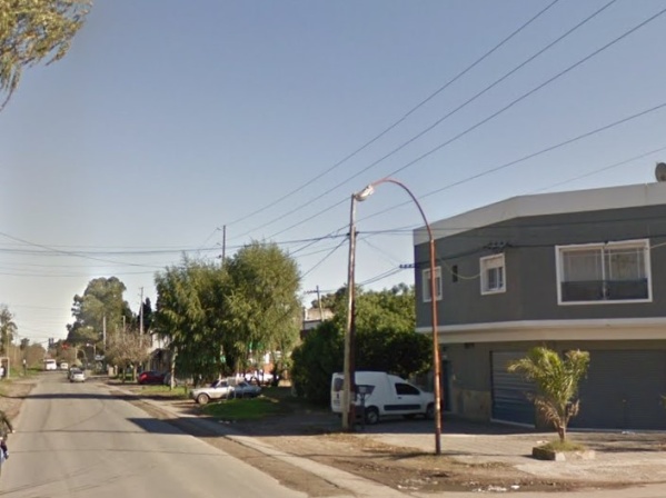 En un sector de Los Hornos, los vecinos se quejaron de los focos que están quemados