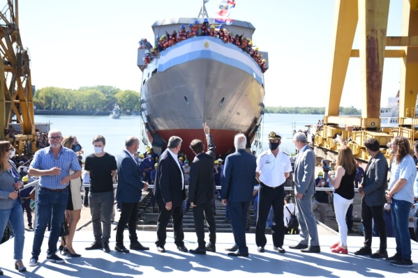 Kicillof en el Astillero Río Santiago: "Esto fue posible gracias a la lucha de los vecinos de La Plata, Berisso y Ensenada"