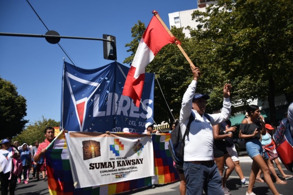 Represión en Perú: la comunidad peruana de La Plata se movilizó en Plaza San Martín