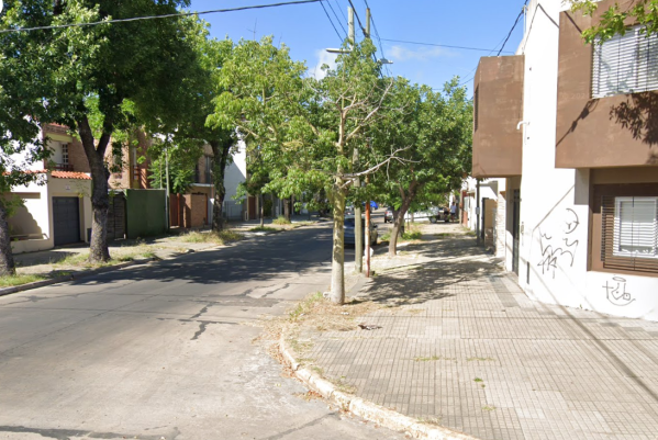 Saquearon la casa de un vecino platense cuando salió dos horas a hacer trámites: se llevaron más de 2 millones de pesos