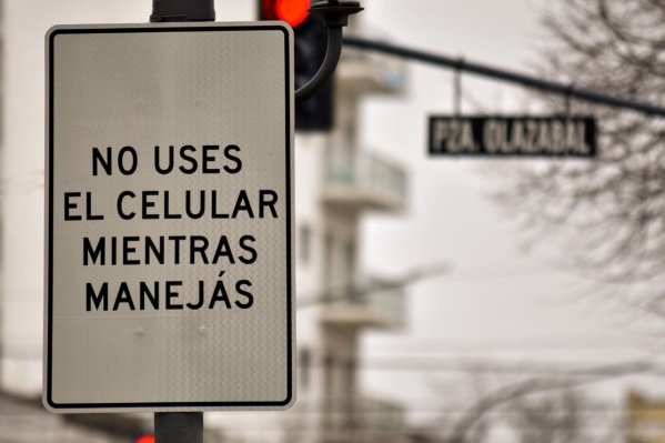Lanzaron una campaña de concientización vial en La Plata, con carteles en las principales avenidas