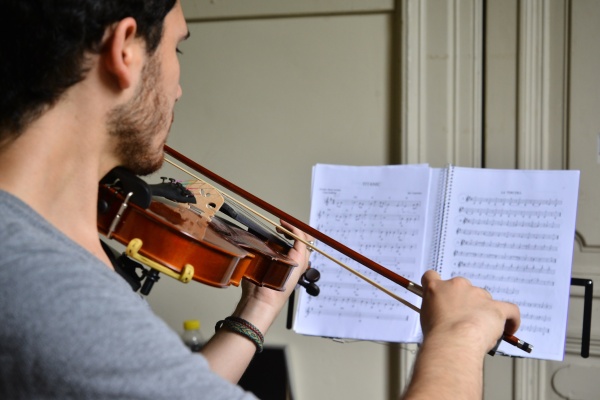 Se encuentran disponibles las últimas vacantes en La Plata para acceder a cursos de idioma, danza y teatro para adultos