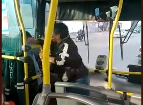 Un chofer recibi&oacute; golpes e insultos luego de rozar el auto de una mujer: "&iquest;Por qu&eacute; lo hiciste? Negro"