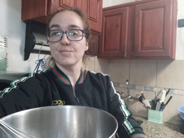 "Bolsiloves", el invento de una platense para los “vagos” que no quieren cocinar: "En esta cocina ocurre la magia"