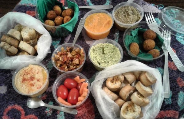 Vive en La Plata, se hizo vegana en la pandemia y ahora vende megapicadas gracias a su suegra: “Quiero romper los mitos"