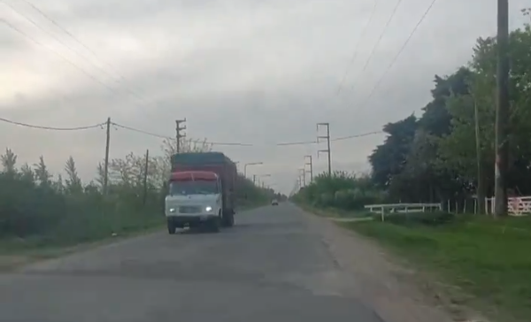 Vecinos pidieron mejorar la circulación de la calle 167 por donde transitan cientos de productores