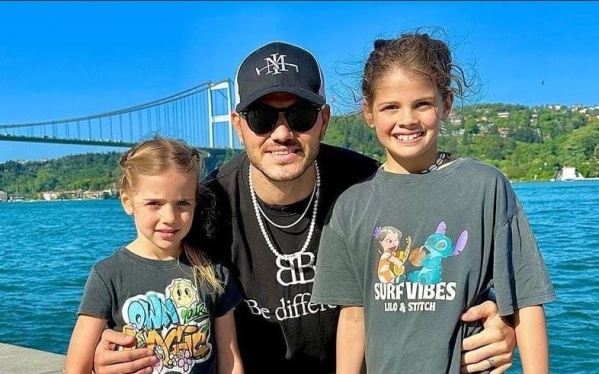 Mauro Icardi se coronó campeón de la liga de fútbol en Turquía y sus hijas le hicieron un emotivo recibimiento