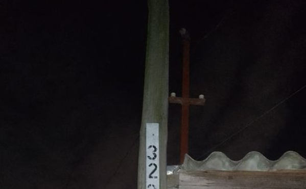 En la zona de 59 y 146 reclamaron por dos luminarias que no funcionan