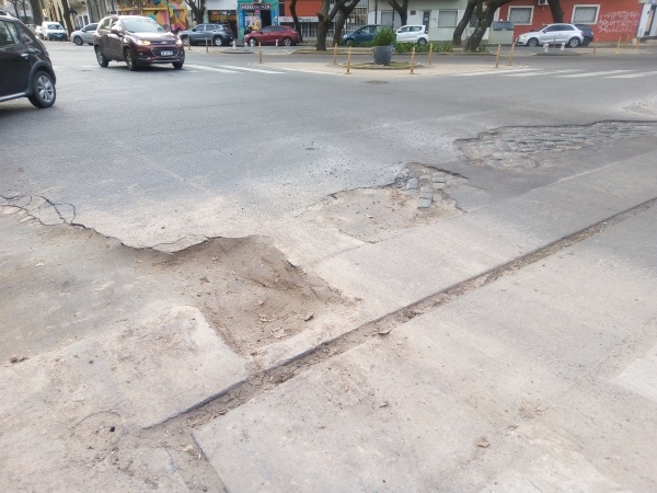 Crece el descontento por el mal estado del asfalto en 10 y 47: denuncian tareas de relleno incompletas