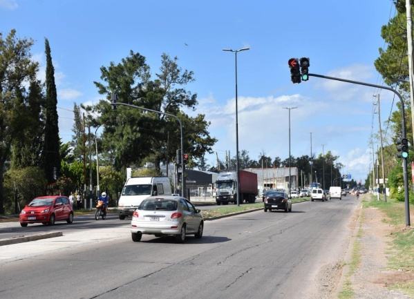 La Municipalidad de La Plata sumó nuevos semáforos en calles claves para reordenar el tránsito