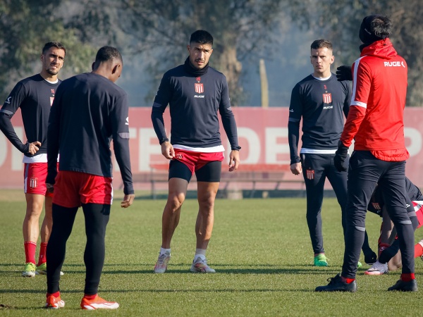 ¿A qué futbolista marginó Domínguez y cuáles son las dos apuestas qué hace para la Copa Argentina ?