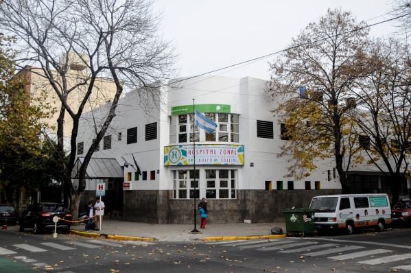 Acompañaba al Hospital a su papá de chico y, mediante Facebook, encontró a sus colegas: "Me encantaría volver a verlos"