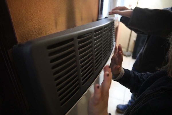 Llegó el frío a La Plata y brindaron recomendaciones para prevenir la inhalación de monóxido de carbono y reconocer síntomas
